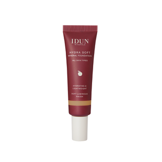 idun-hydrasoft-mineral-foundation-embla