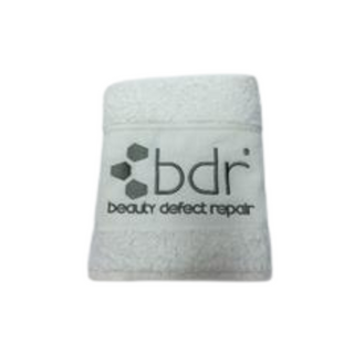 bdr-handdoek-wit-50x100-cm-met-geborduurd-logo
